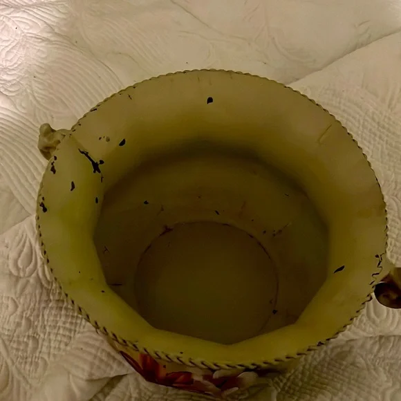 Gorgeous Vintage planter. Some markings inside. Otherwise great condition - Picture 2 of 7